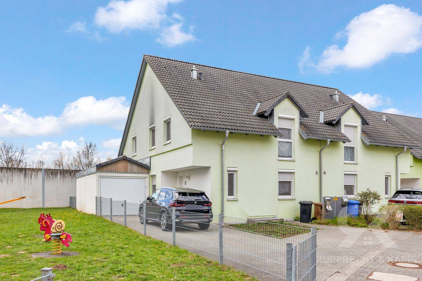 Neuwertige Doppelhaushälfte in Pressath mit hoher Mieteinnahme und sicherer Vermietung an die BRD, 92690 Pressath