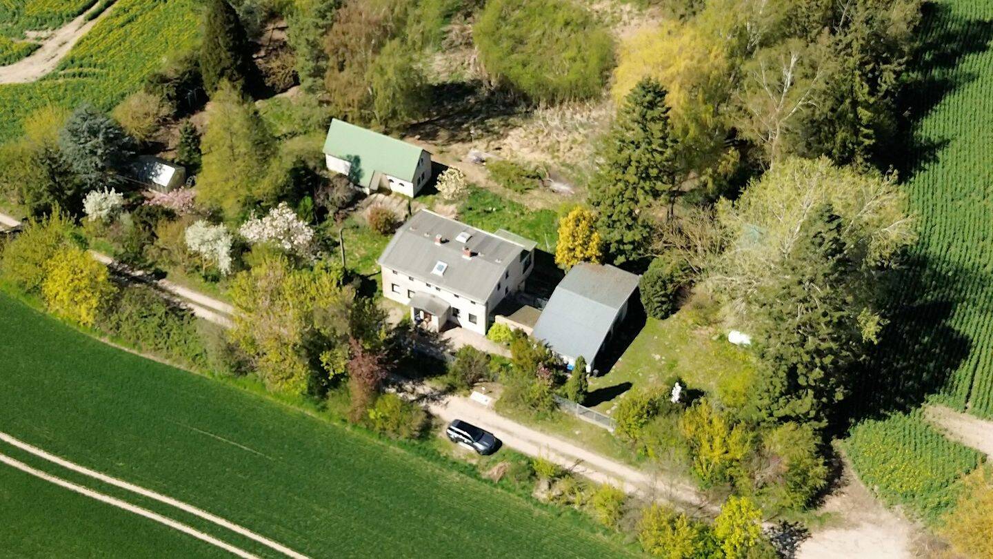 Landhaus kaufen im Landkreis Rostock – Landensemble mit 2 Wohnhäusern auf 6.775 m² in Klein Belitz, 18246 Bützow