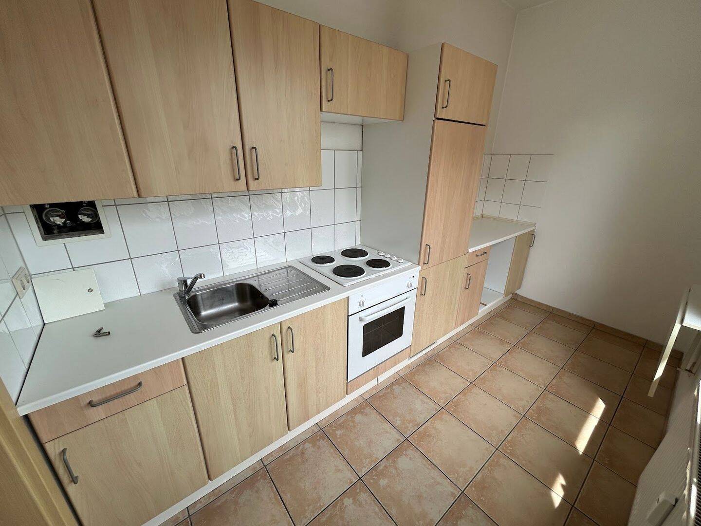 Geräumige 1-Zimmer-Wohnung mit Einbauküche!, 39112 Magdeburg (Leipziger Str. Sudenburg)