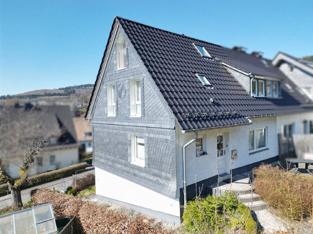 / Großzügiger Sonnengarten mit attraktiven Anbaumöglichkeiten!, 57392 Schmallenberg