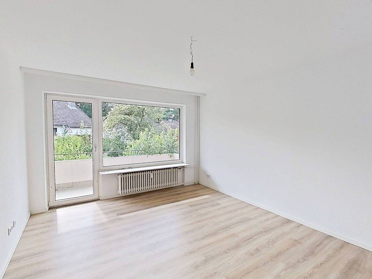 Frisch sanierte 2-Zimmer-Wohnung mit sonnigem BALKON und EINBAUKÜCHE, 23909 Ratzeburg