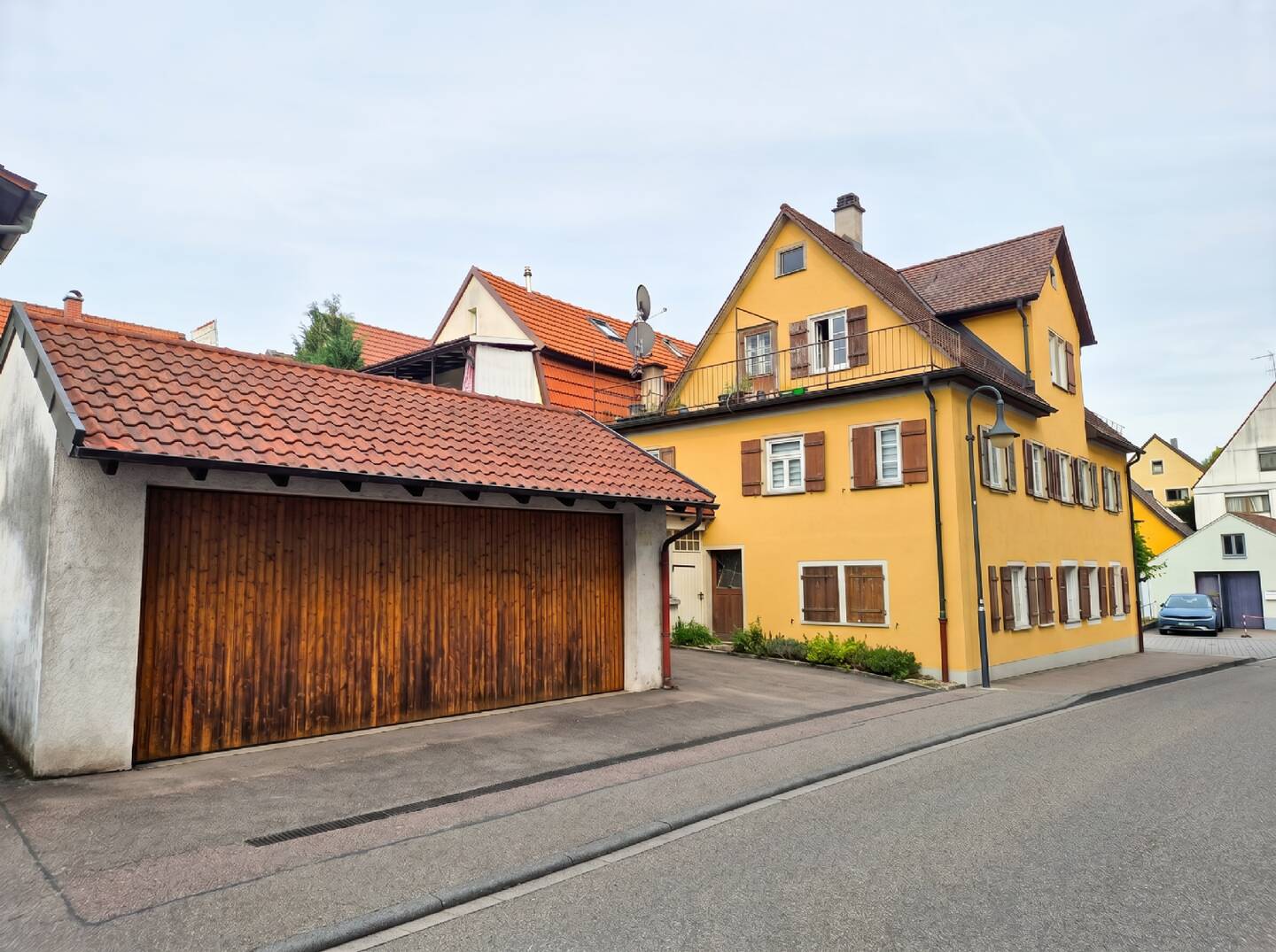 ** Charmantes Mehrfamilienhaus mit XXL Doppelgarage im Herzen der Stadt **, 73525 Schwäbisch Gmünd