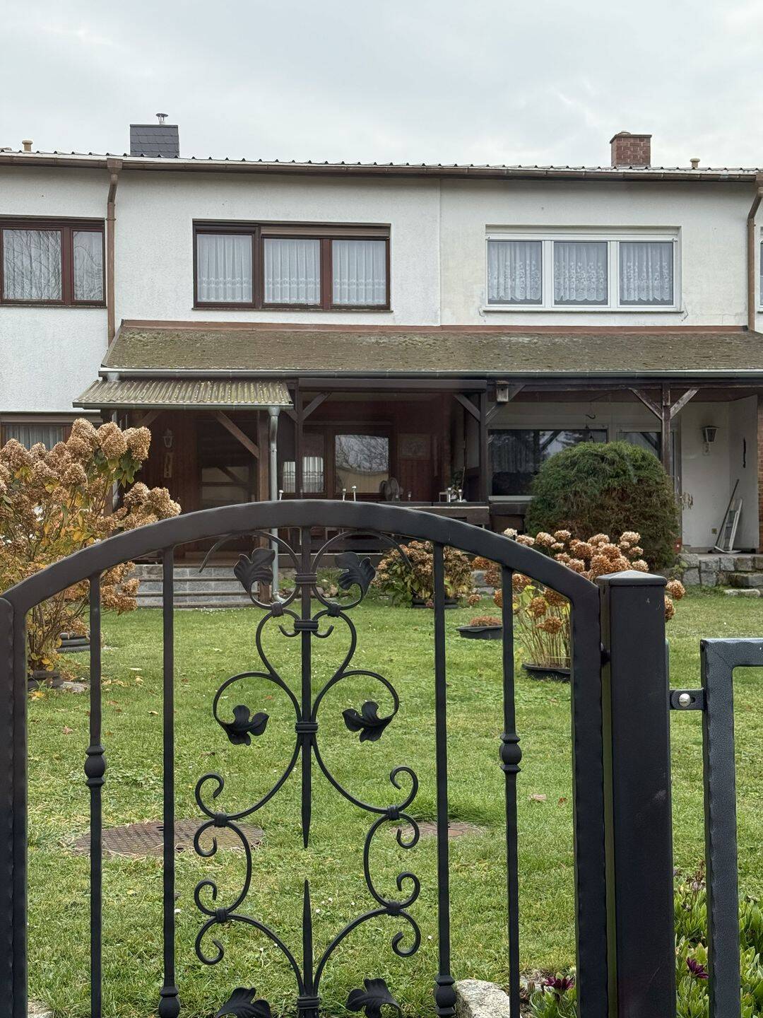 Familienfreundliches Reihenmittelhaus mit großzügigem Keller und Nebengebäude & optionalem Zusatzgrundstück, 3238 Sallgast