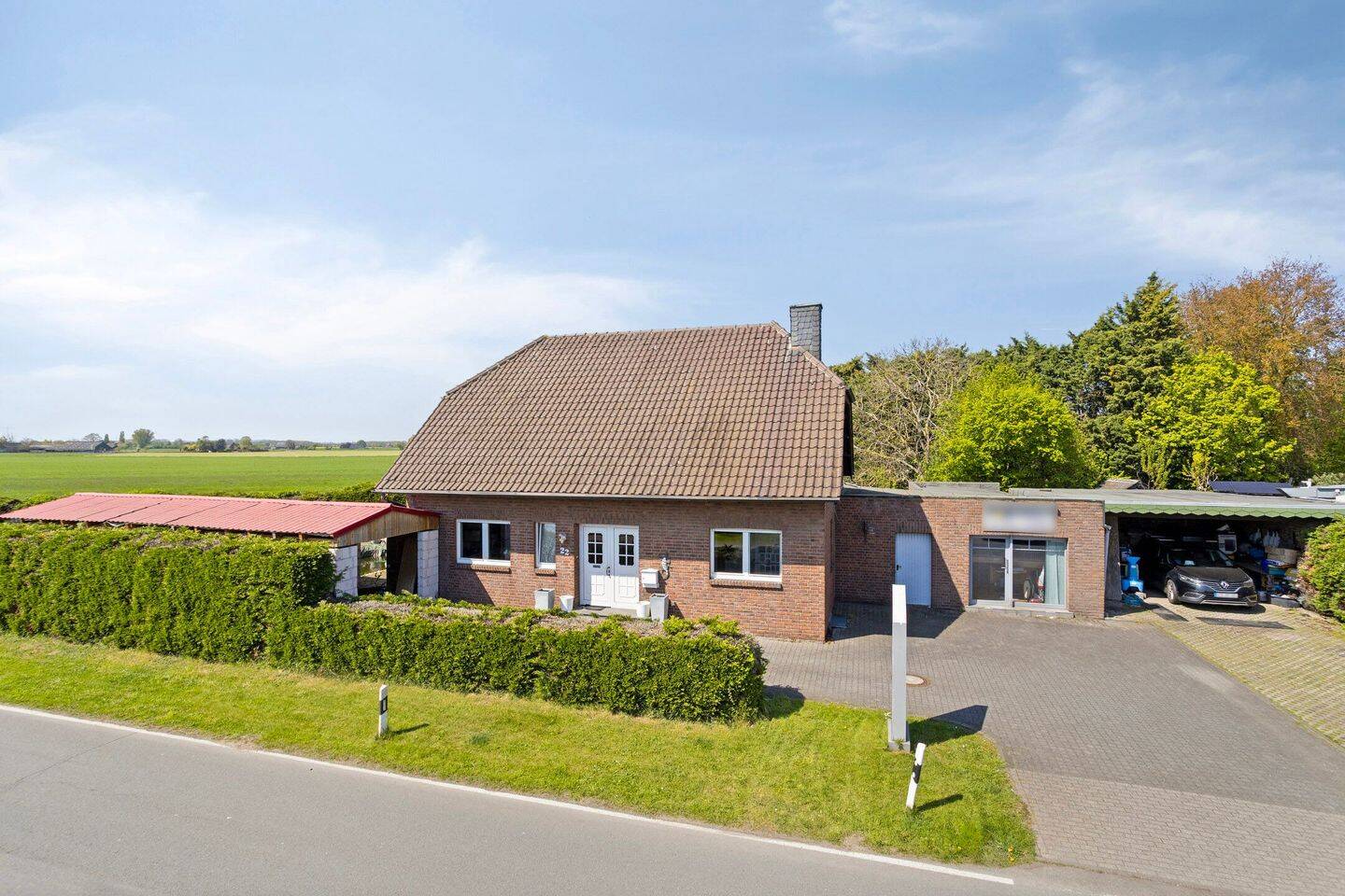 Hochwertiges Einfamilienhaus mit Büro, Gewerberaum, Garage & Carport in Xanten, 46509 Xanten