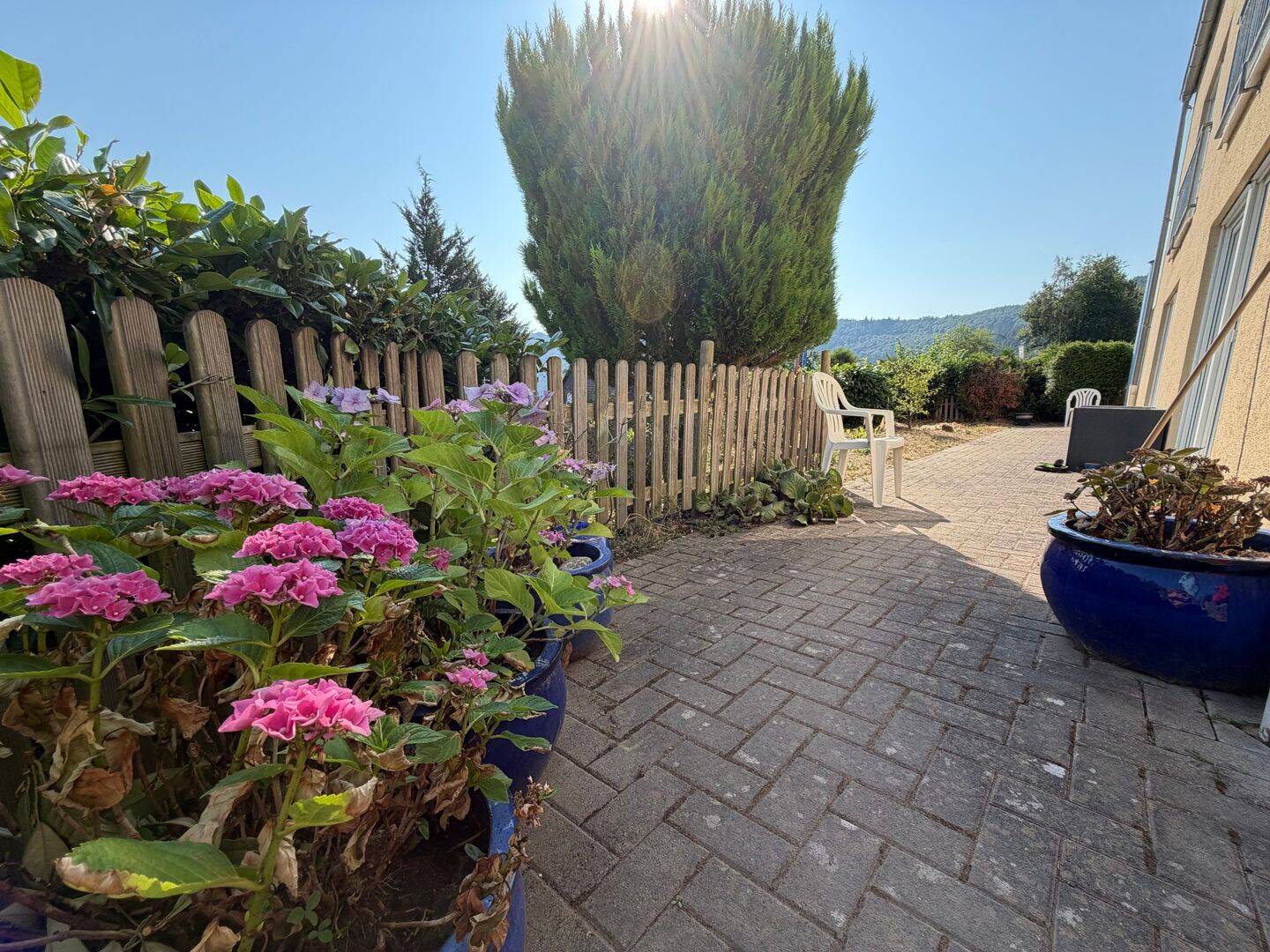 Gut geschnittene 3-Zimmer-Wohnung mit großer dreiseitig umlaufender Terrasse und teilweisem Moselblick, 54346 Mehring