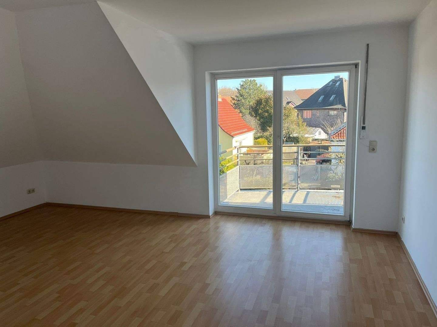 Bezugsfreies Dachgeschoss mit 2 Balkonen, EBK und attraktivem Grundriss, 13127 Berlin (Pankow)