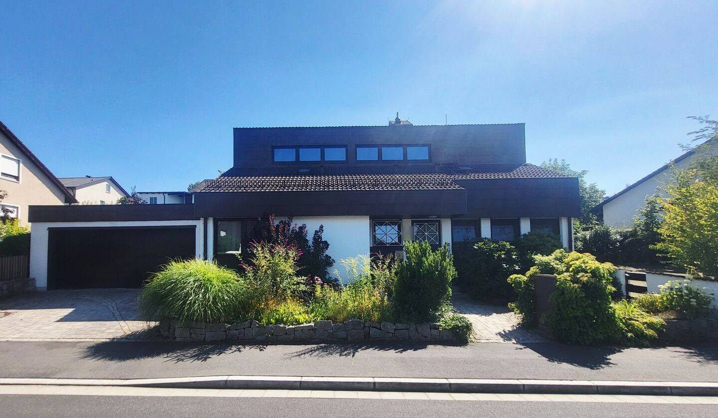 Architektonisch außergewöhnliches EFH mit Galerie auf einem Erbbaugrundstück, 92637 Theisseil