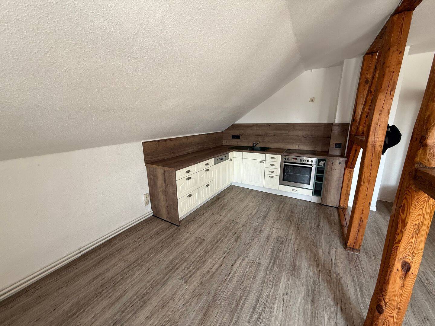2-Raum-Wohnung mit Einbauküche in Weisswasser zu vermieten, 2943 Weißwasser/O.L.