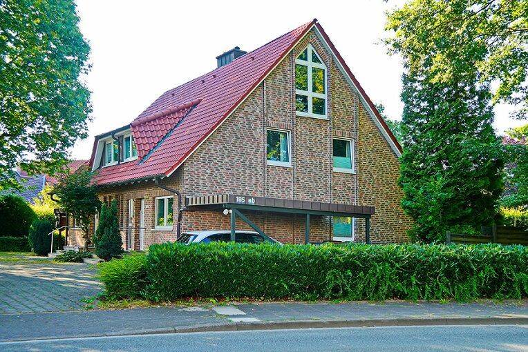 Moderne Doppelhaushälfte mit Vollkeller, Terrasse, Carport und Stellplatz ind Löhne-Gohfeld, 32584 Löhne