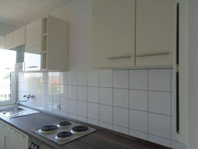 Schicke 3-Raumwohnung mit Einbauküche, Balkon und PKW-Stellplatz unweit vom Geiseltalsee zu verkaufen!!!, 6249 Mücheln (Geiseltal)