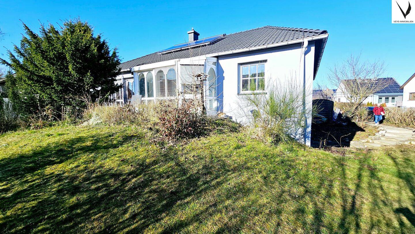 Attraktiver Bungalow in Kleinlangheim – Viel Platz, gehobene Ausstattung und moderne Energieeffizienz, 97355 Abtswind