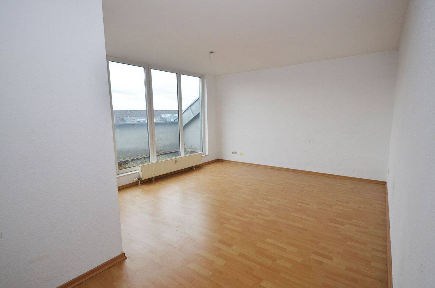 Wohnen und Arbeiten in heller 2-Zimmer-Wohnung mit individuellem Schnitt!, 50765 Köln (Chorweiler Blumenberg Esch Esch/Auweiler Volkhoven/Weiler)