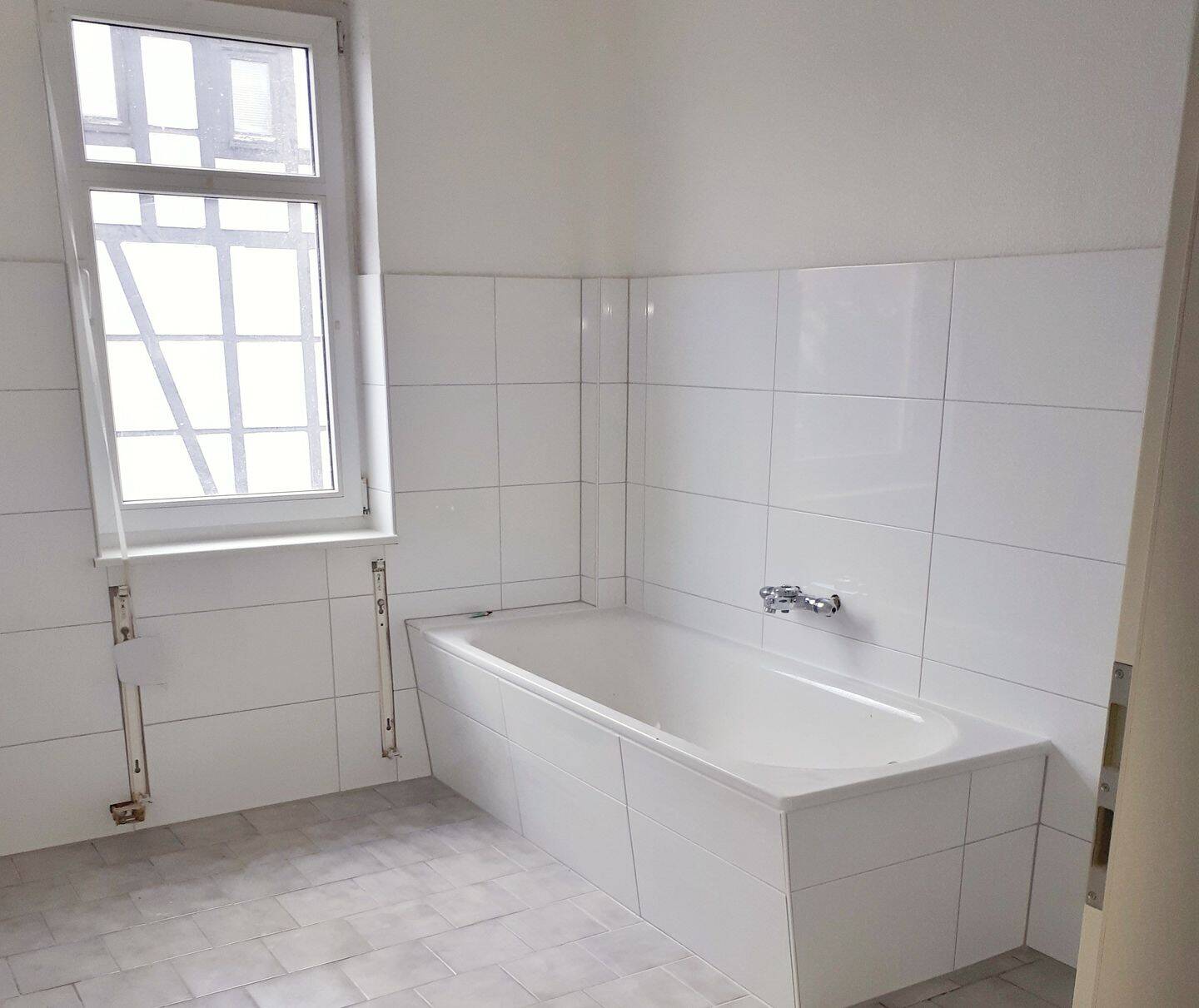 Geräumige, helle Dreiraumwohnung über zwei Etagen, 99867 Gotha