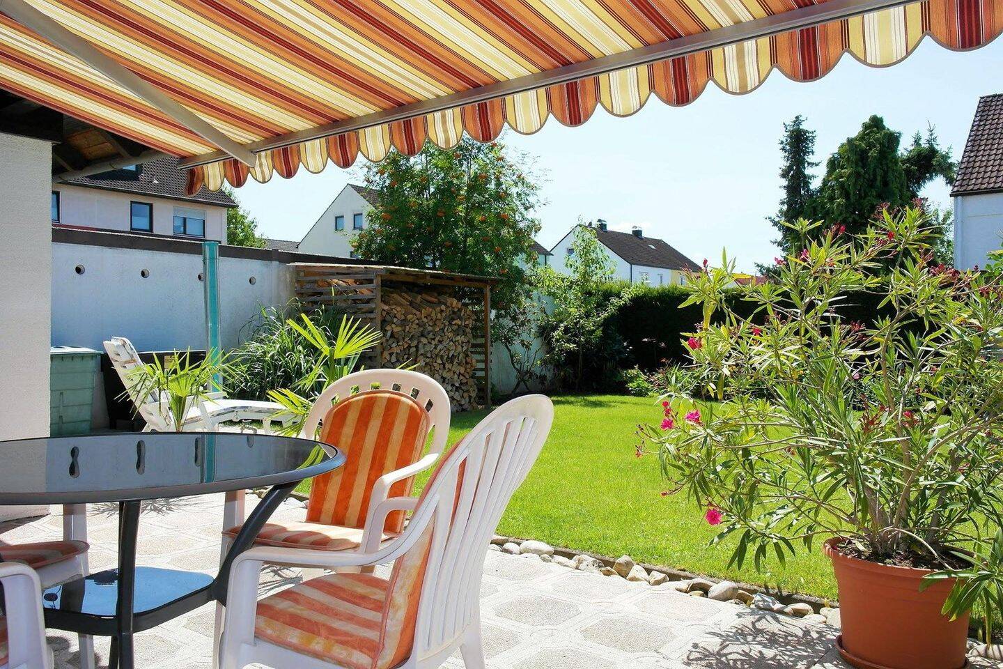 Lichtdurchflutetes Haus mit modernisiertem Bad und schönem Garten, 90542 Eckental
