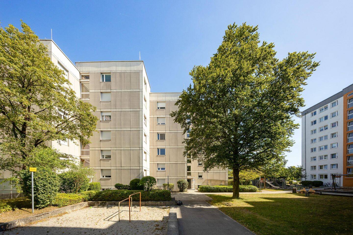 Bezugsfreie 3-Zimmer-Wohnung mit Südwest-Loggia in gefragter Wohnlage von Unterschleißheim, 85716 Unterschleißheim