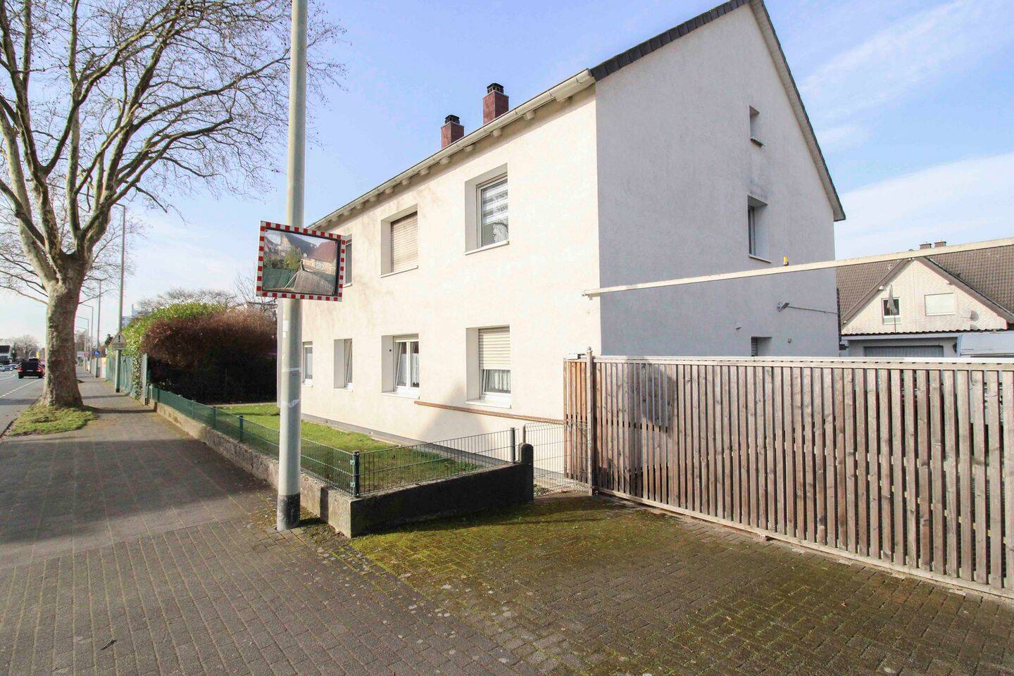 Neuer Preis! Mehrfamilienhaus mit 4 Einheiten und großem Grundstück in zentraler Lage von Paderborn, 33100 Paderborn