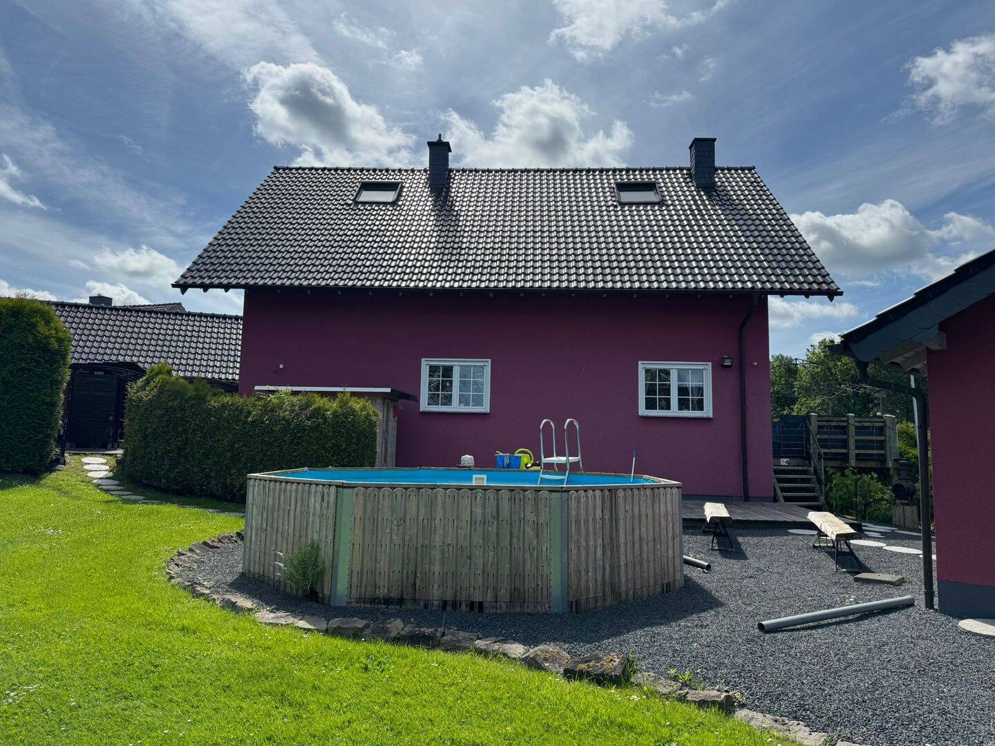Großzügiges Einfamilienhaus mit Einliegerwohnung in naturverbundener Aussichtslage von Königswinter-Thelenbitze, 53639 Königswinter