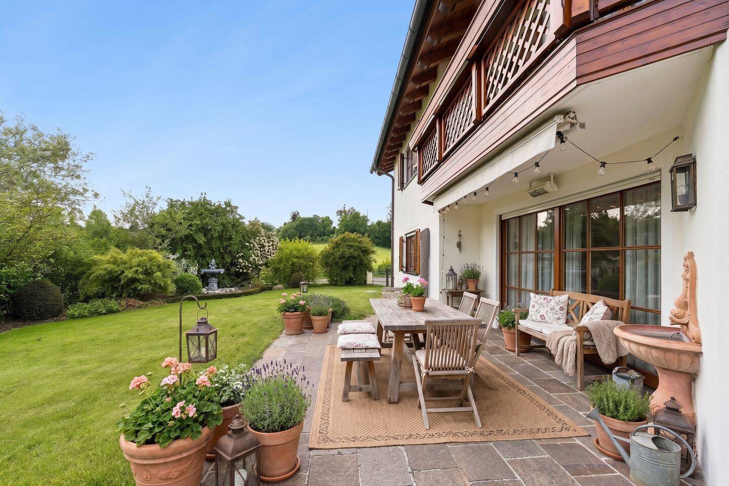 Blick ins Grüne: Bezauberndes Familien-Landhaus mit großem Garten, 82057 Icking