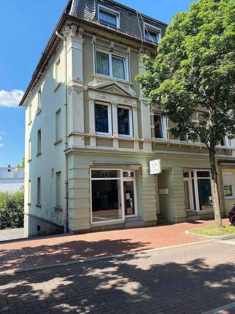 Dreifamilienhaus mit zwei kleinen Gewerbeeinheiten sowie 4 Garagen in der Nähe des Kluser Platzes – sanierungsbedürftiges Objekt mit Potenzial, 58511 Lüdenscheid