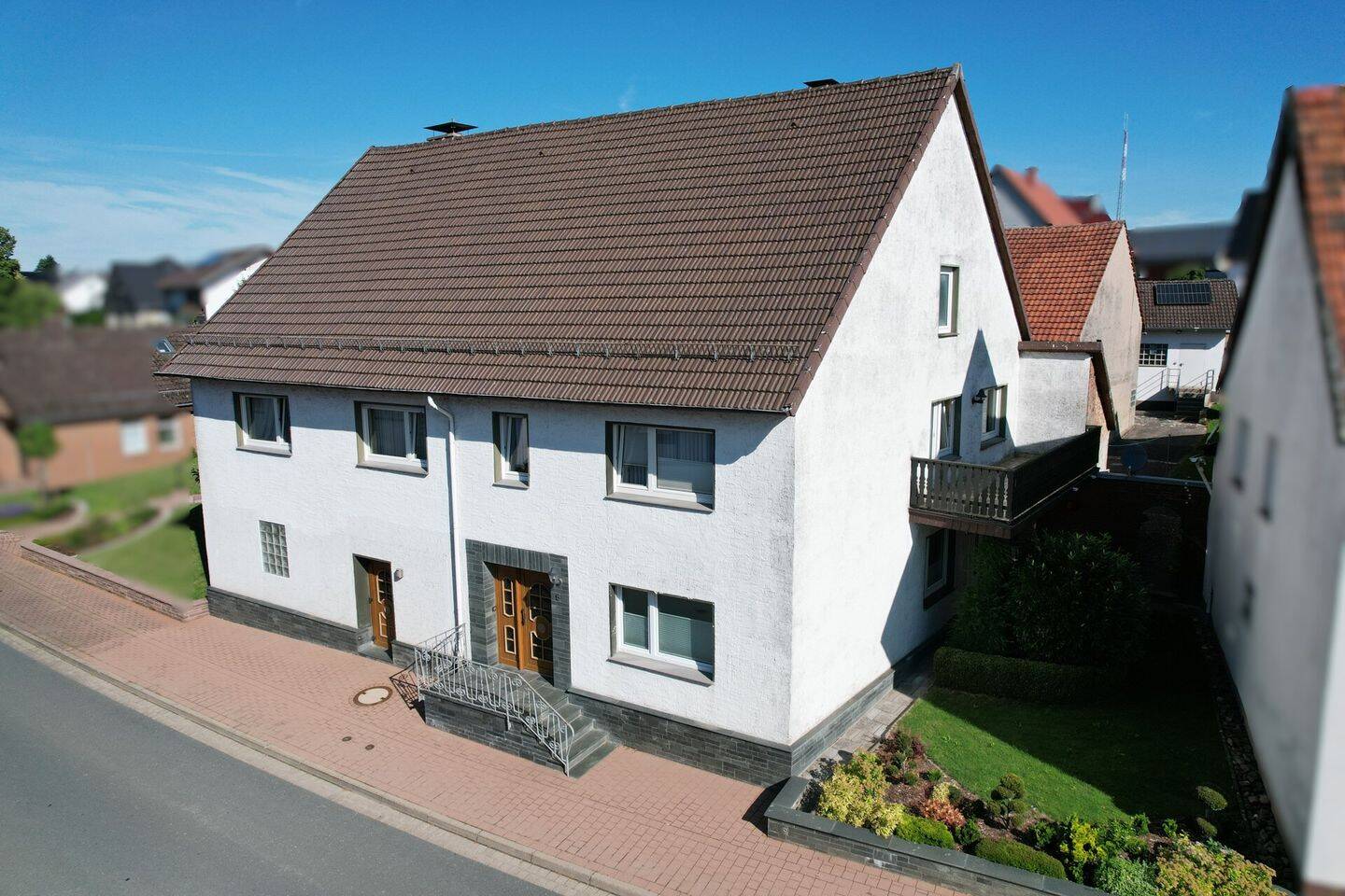 Ein-/Zweifamilienhaus mit Doppelgarage und Scheune in Beverungen-Haarbrück, 37688 Beverungen