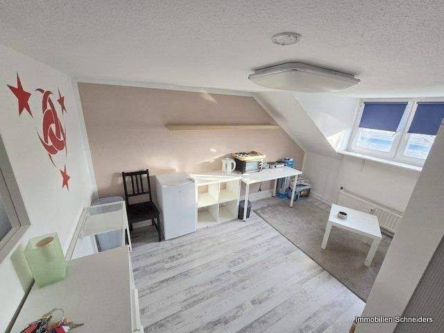 DU-Ruhrort, Hafenstraße 76 – Möbliertes WG-Zimmer ( nur an MANN !!! ) in einer 3er-WG ab Juli zu vermieten !!, 47119 Duisburg (Beeck Laar Ruhrort)