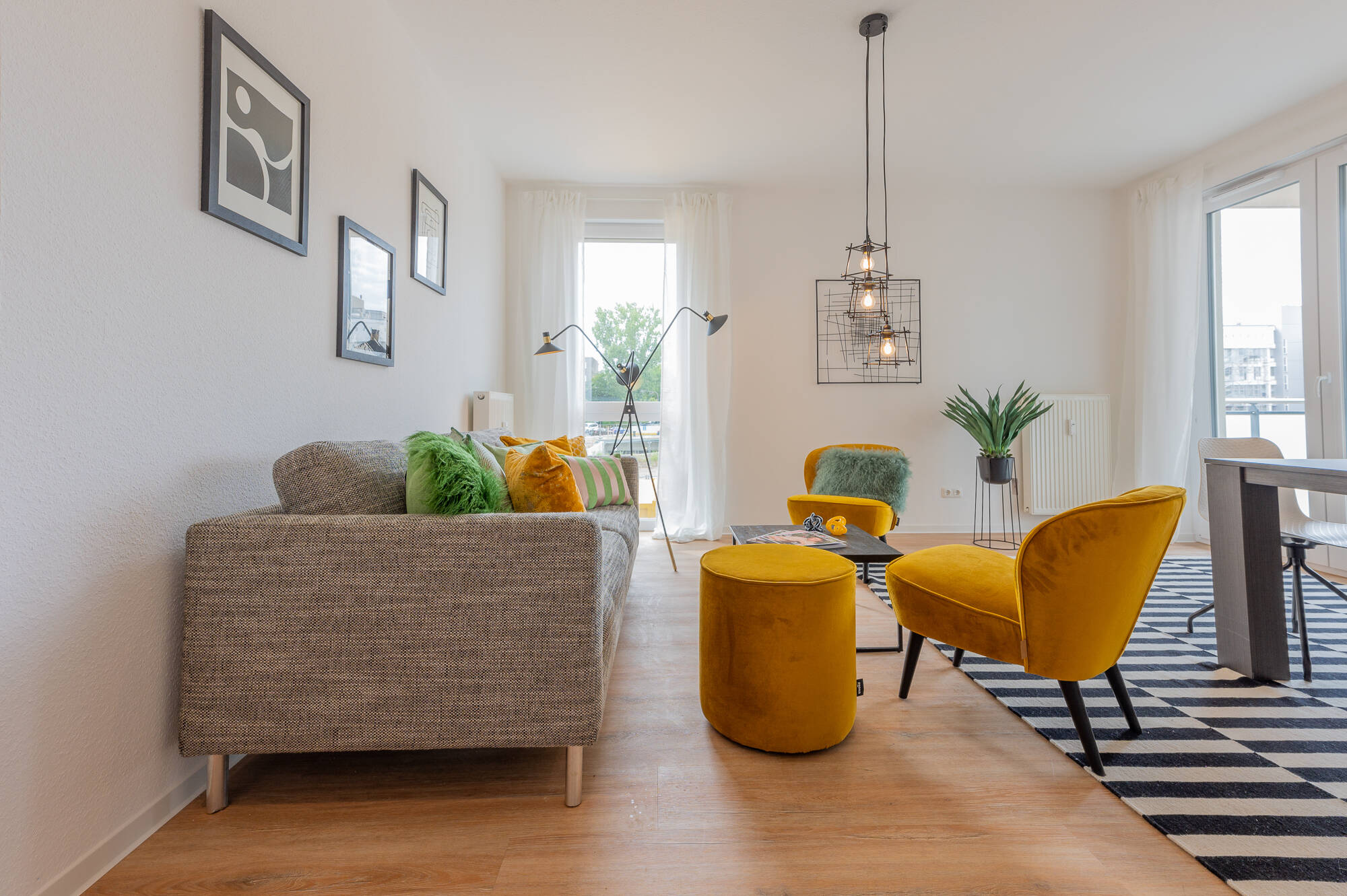 Großzügige, moderne 4-Zimmer-Wohnung mit Balkon!, 60437 Frankfurt am Main