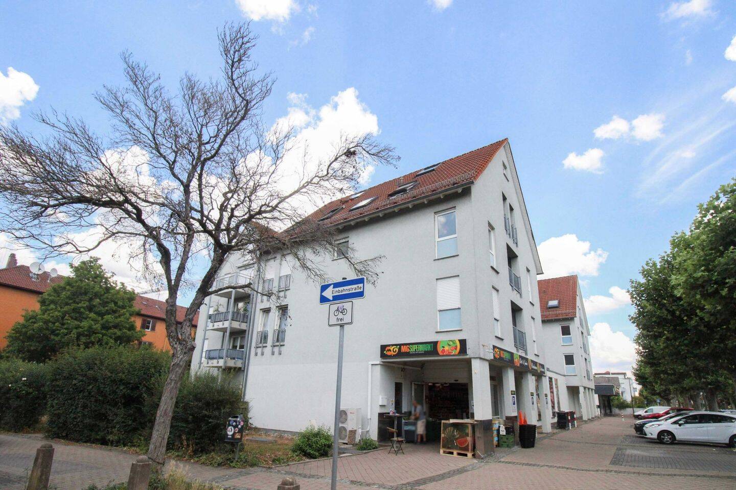 Sofort bezugsfrei: Gepflegte 2,5-Zimmer-Wohnung mit überdachtem Balkon und Tiefgaragenstellplatz, 71636 Ludwigsburg