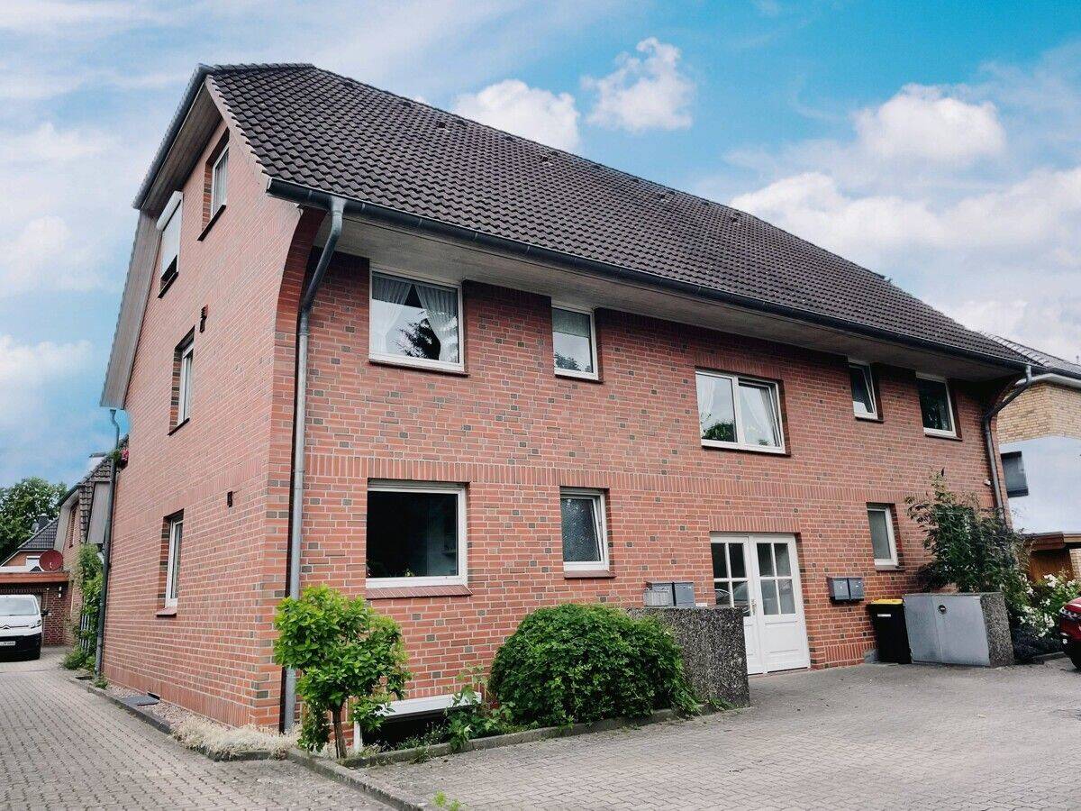 Gepflegte Maisonettewohnung mit Balkon und Stellplatz in Halstenbek, 25469 Halstenbek