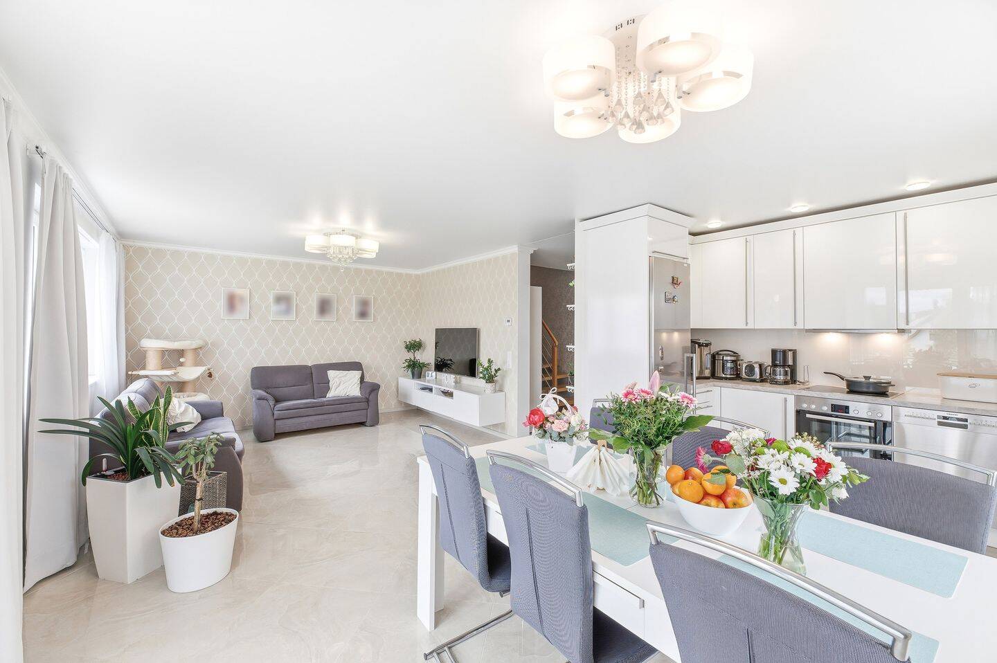 Wohnen im Grünen wie im eigenen Haus – 5,5-Zimmer-Maisonette mit Balkon & Garage, 72525 Münsingen