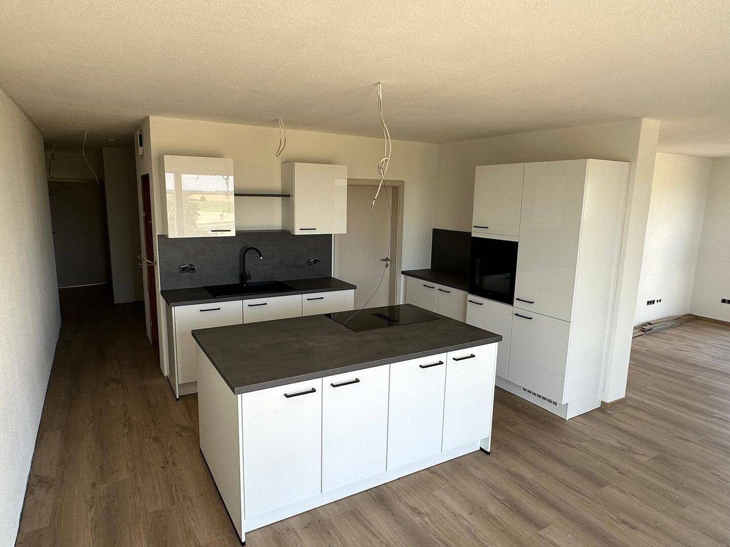 Schicke, energetisch hochwertige Penthouse Wohnung mit Einbauküche und traumhafter Aussicht zu vermieten, 73485 Unterschneidheim
