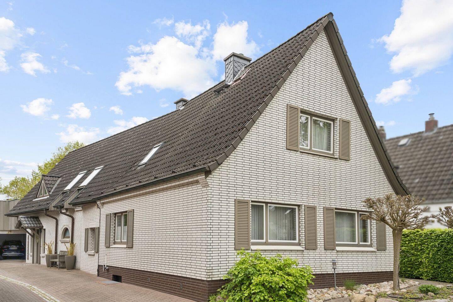 Zwei Doppelhaushälften auf großzügigem Grundstück – vielseitiges Immobilienangebot in Uetersen, 25436 Uetersen