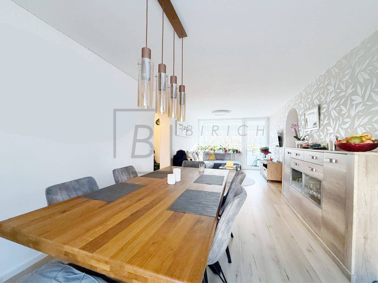 Familienfreundliche 4,5-Zimmer-Wohnung mit Garage und Aufzug, 89231 Neu-Ulm