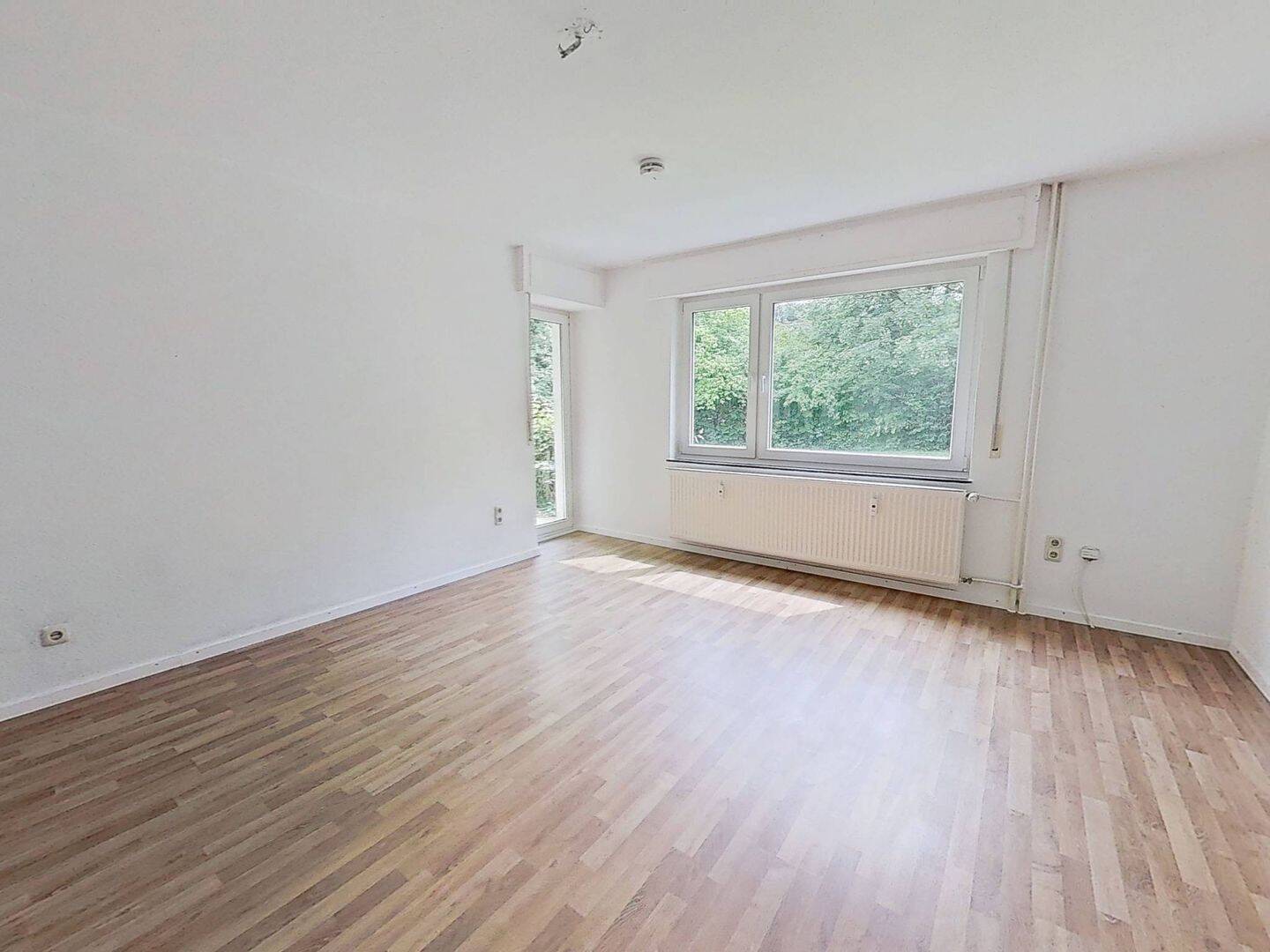 FRISCH RENOVIERT: Helle 3-Zimmer-Wohnung mit Terrasse in Bückeburg, 31675 Bückeburg