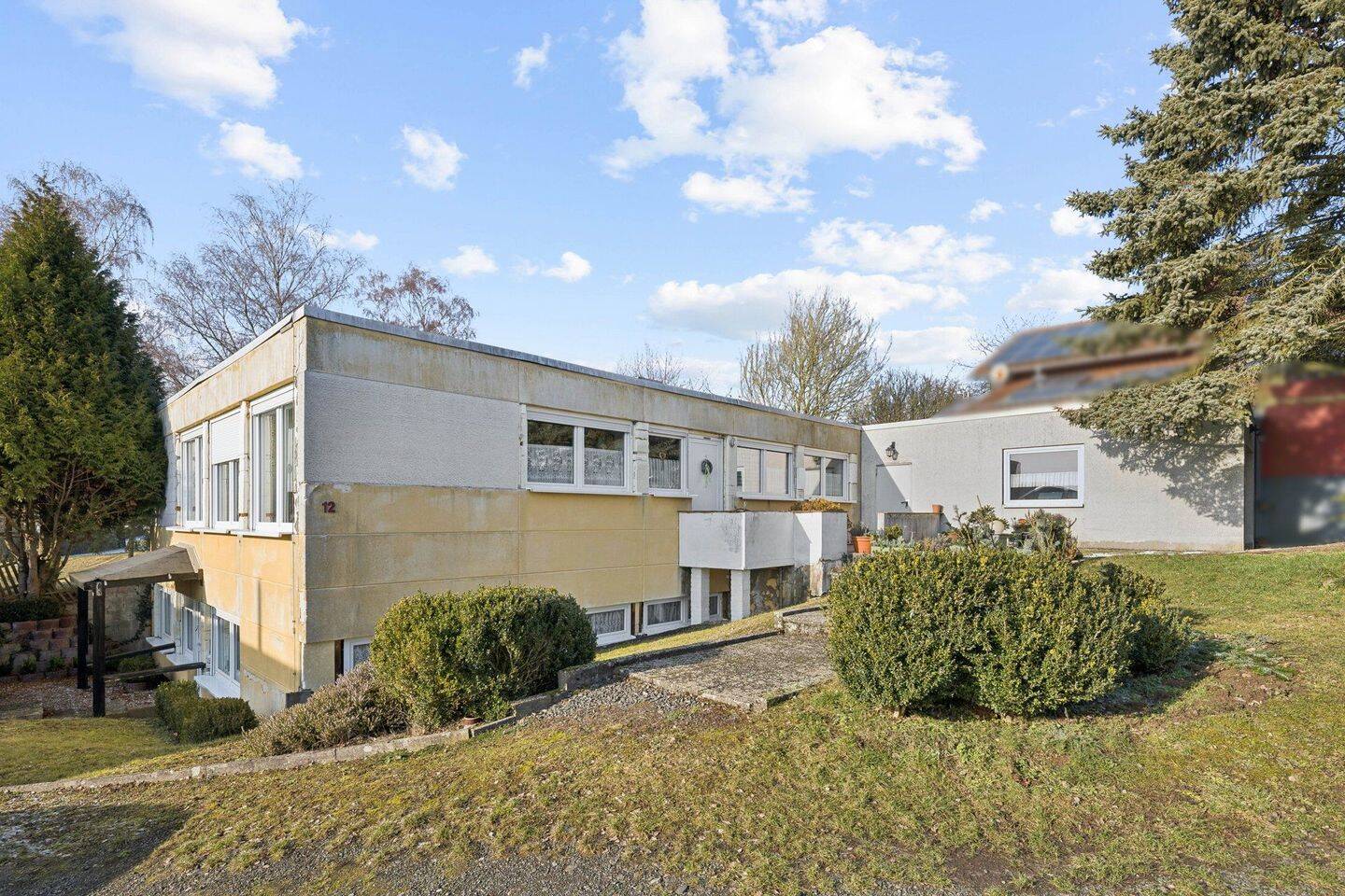 Sofort verfügbar ! Großzügiger Bungalow mit Keller in ruhiger Ortsrandlage von Laubach OT, 35321 Laubach
