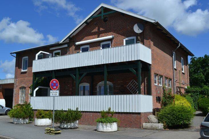 Verkauf einer ehemaligen Meierei mit 2 Wohnungen, Werkstatt und Nebenflächen in Barlt, Kreis Dithmarschen, 25719 Barlt