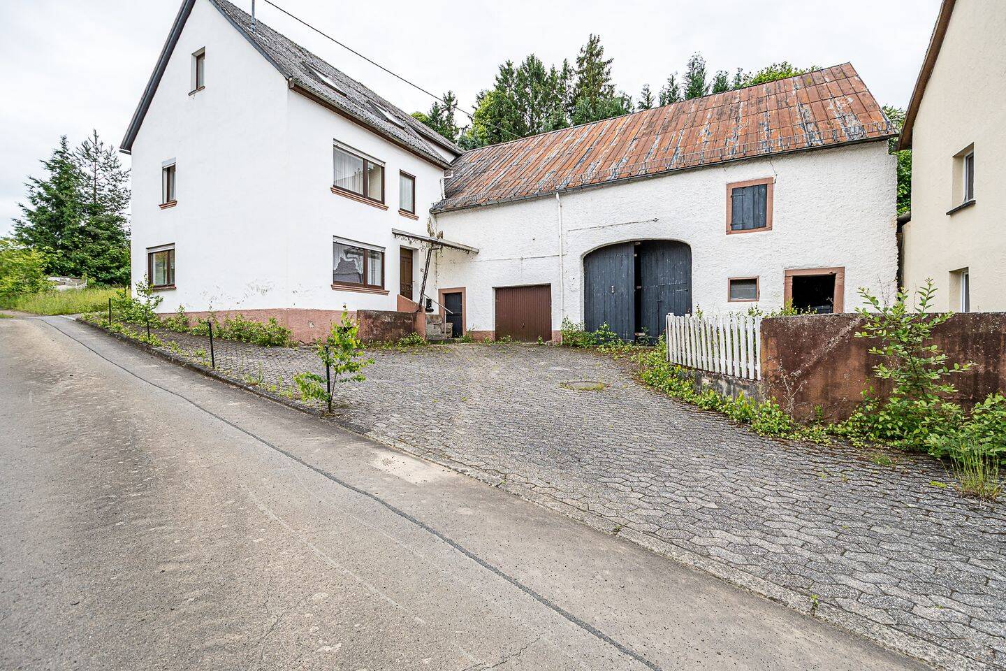 Ehemaliges Bauernhaus mit Einliegerwohnung in Immerath – Großes Grundstück und viel Potenzial!, 54552 Immerath