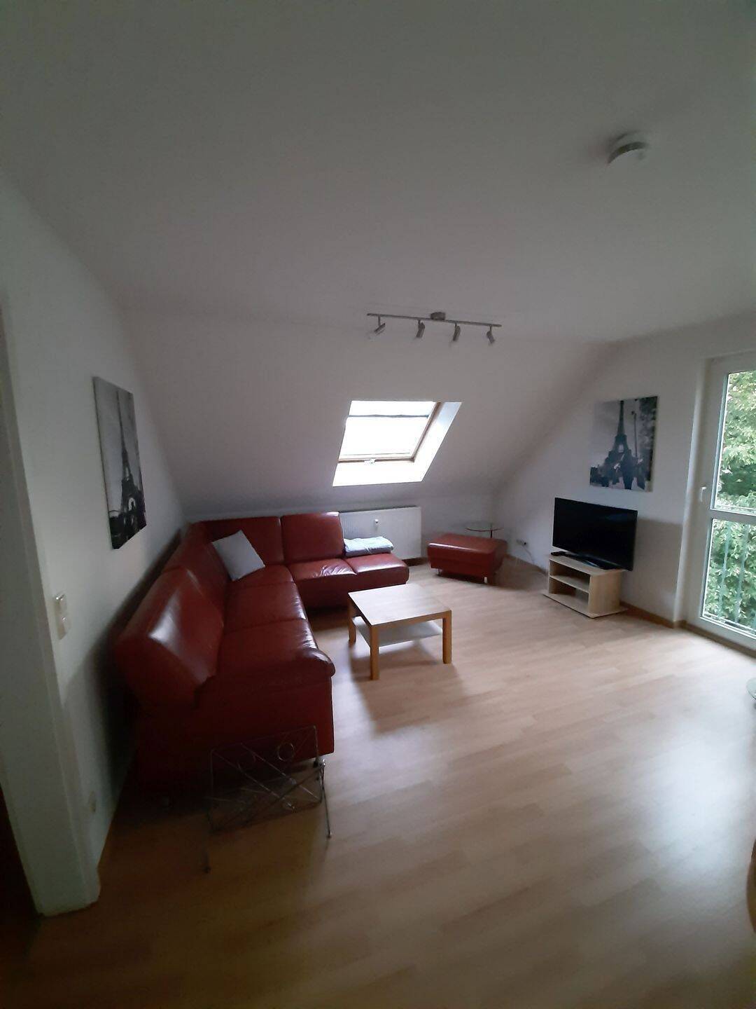 Temporary accommodation/ Wohnen auf Zeit/ Möblierte 2-Zimmer-DG-Wohnung in Erlangen-Büchenbach/Rudeltplatz(nahe adidas, Puma, Schaeffler, Siemens), 91056 Erlangen