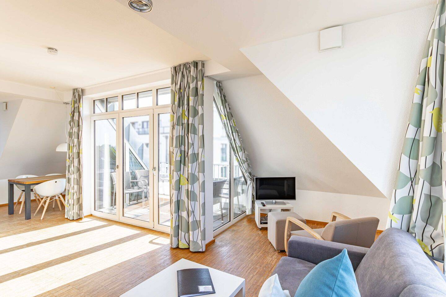 Exklusives Insel-Apartment auf Wangerooge: Top-Zustand mit Lift & Ostbalkon und spektakulärem Blick auf Strand, Meer & Wahrzeichen, 26486 Wangerooge