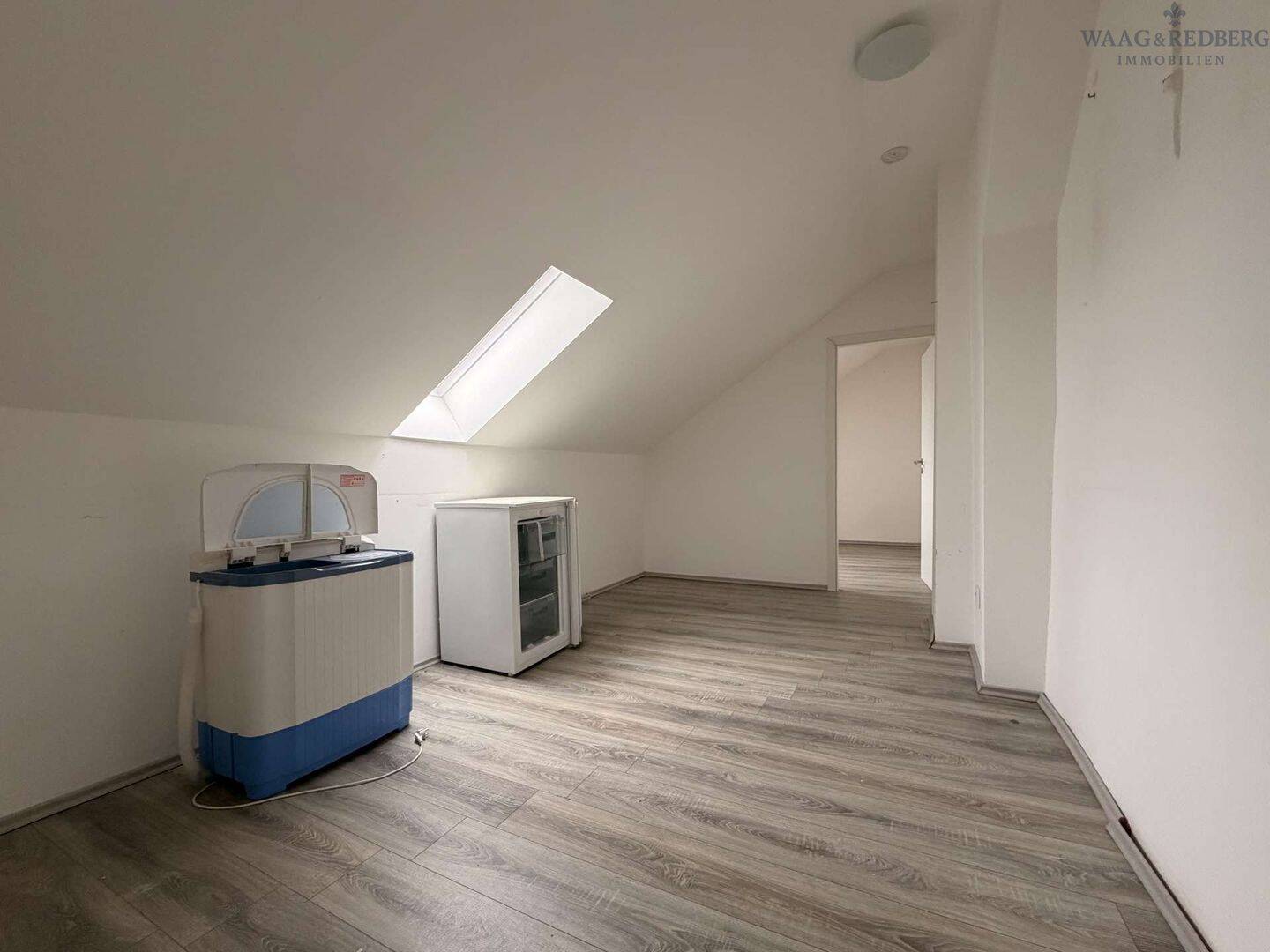 Dachgeschosswohnung mit Entwicklungspotenzial, 90439 Nürnberg (Großreuth bei Schweinau Schweinau Sankt Leonhard Sündersbühl)