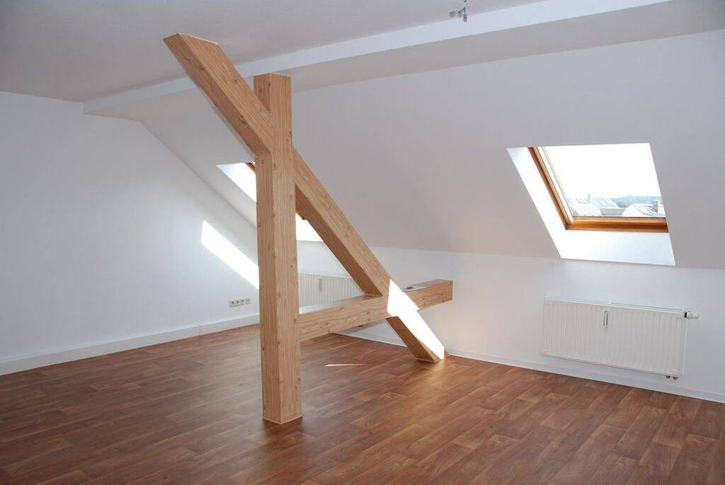 Charmante Dachgeschosswohnung mit Badewanne – Chemnitz – Bild 1 von 3
