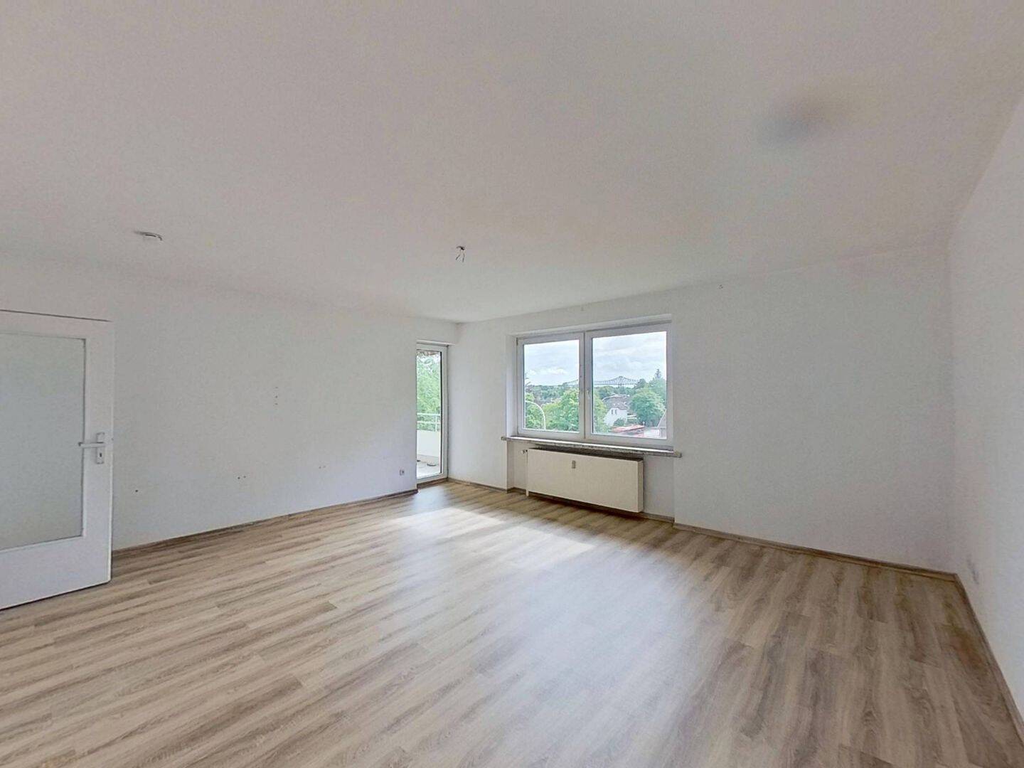 Geräumige 3-Zimmer-Wohnung mit sonnigem BALKON und Wannenbad, 24768 Schülp b. Rendsburg