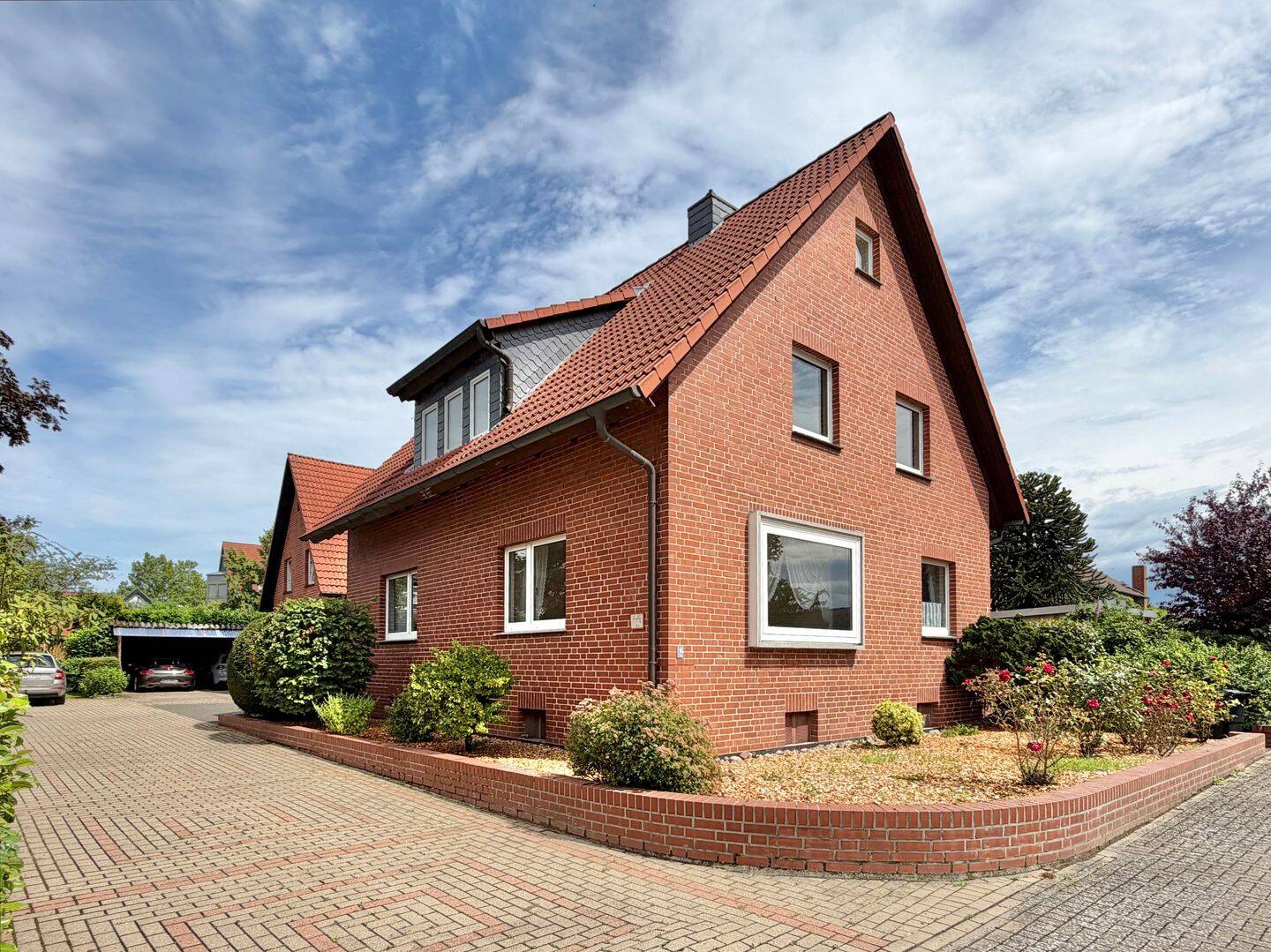 Ansprechendes Zweifamilienhaus mit viel Raum für individuelle Wohnideen in guter Lage, 30855 Langenhagen