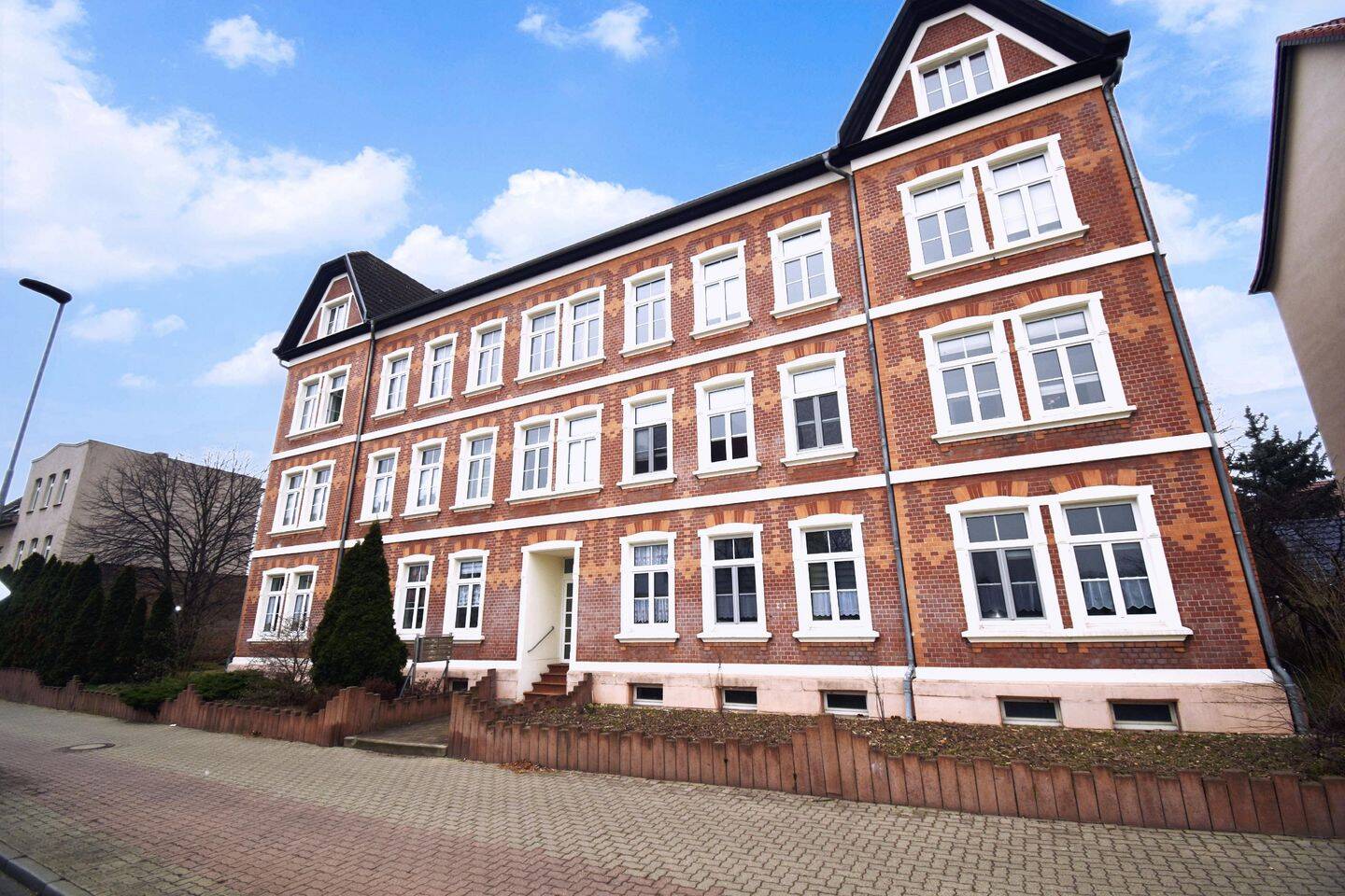 Eigentumswohnung mit Terrasse und Carport in Merseburg, 6217 Merseburg