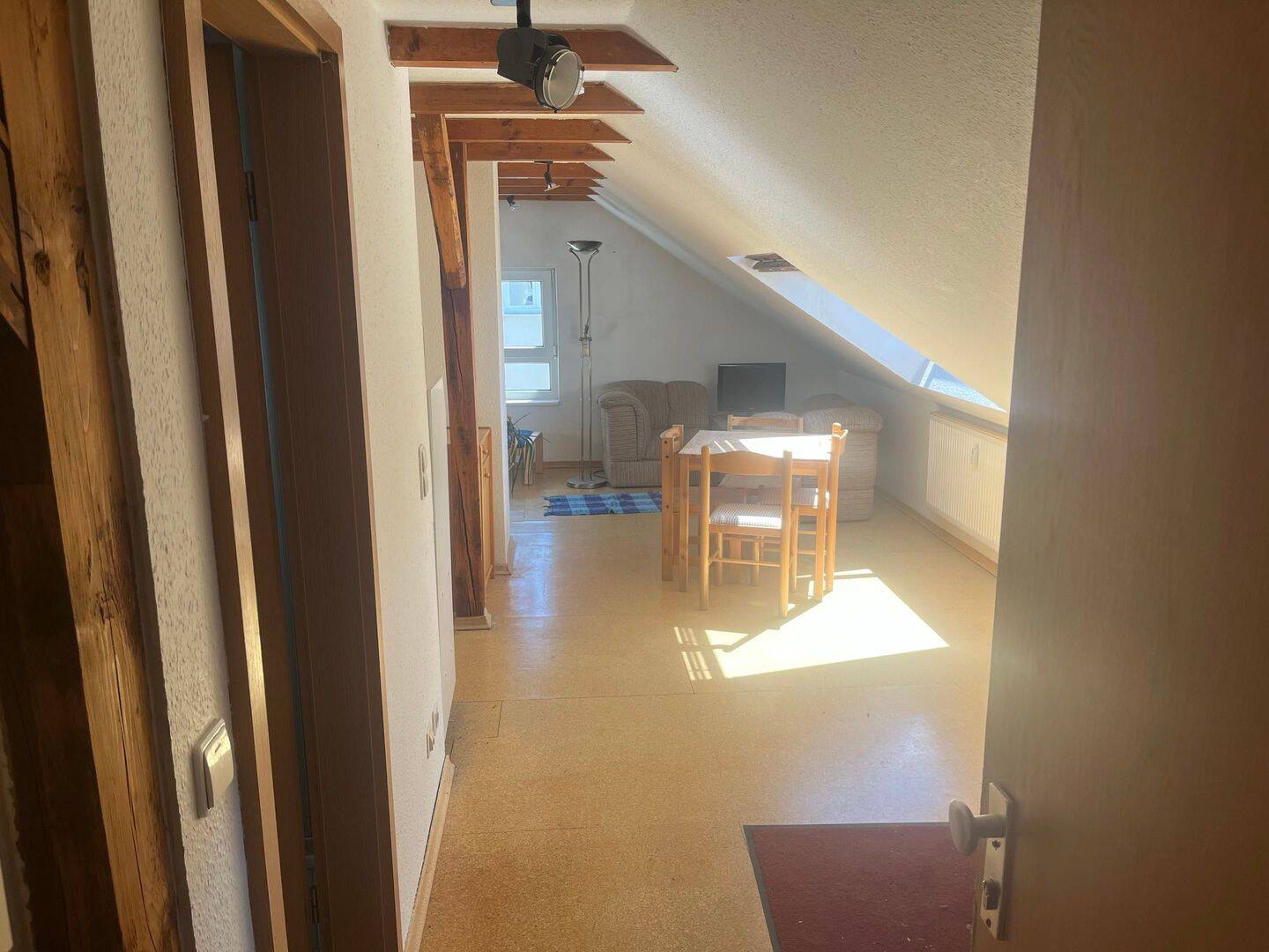 Ideale Dachgeschosswohnung für Studenten in Erlangen, 91058 Erlangen (Bruck Eltersdorf Erlangen-Süd Sebaldussiedlung Tennenlohe)