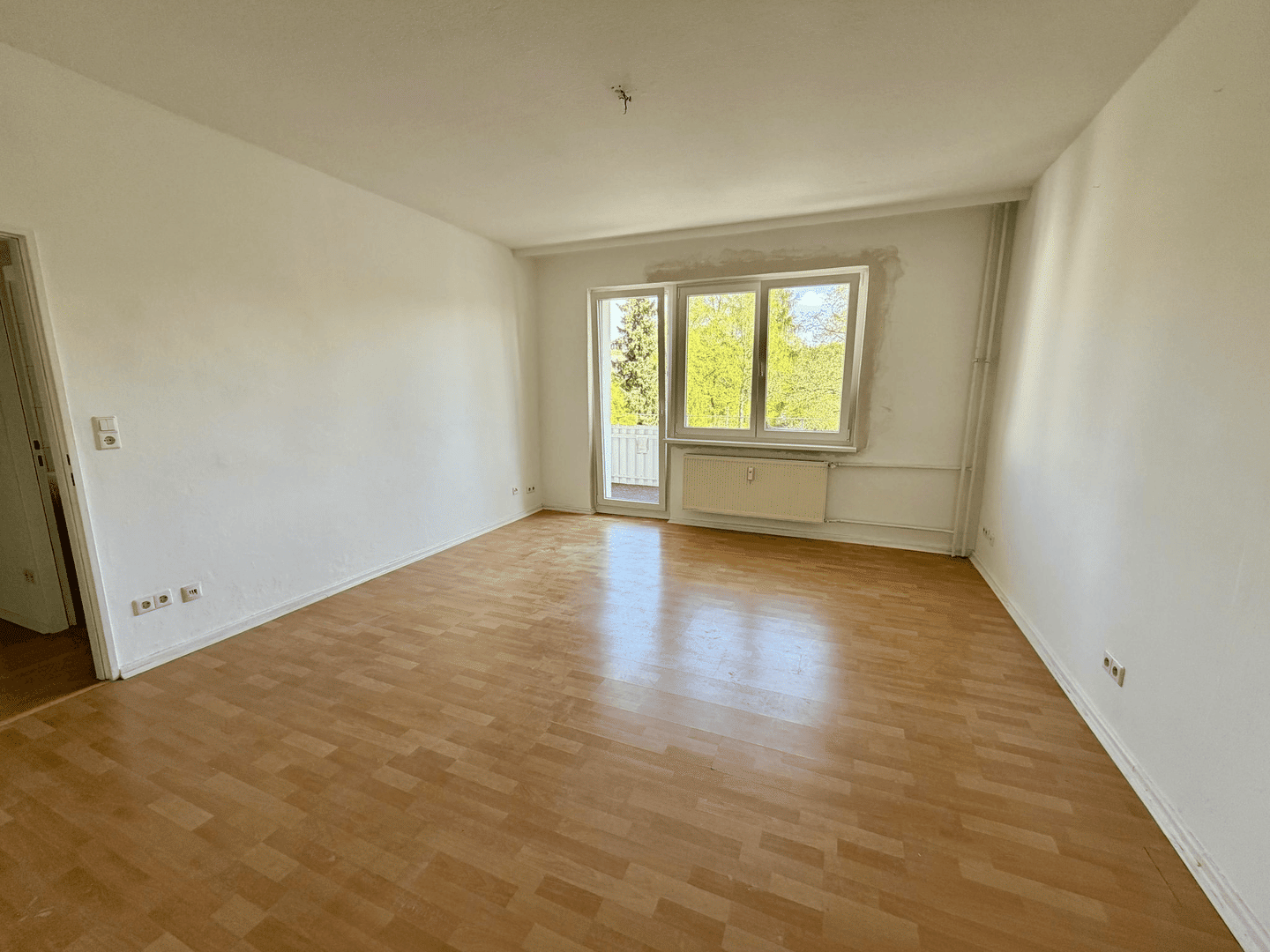 IDYLLISCHES WOHNEN AM SCHLOSSPARK BRITZ – BEZUGSFREIE 1-ZIMMER-WHG. – BALKON & KELLER & STELLPLÄTZE, 12359 Berlin (Neukölln)