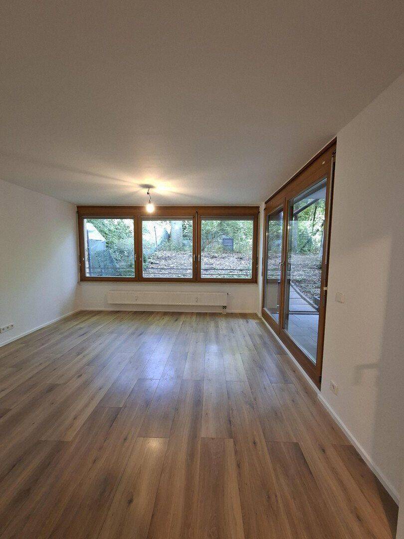 Wohnen wie im Grünen: Frisch renovierte 2-Zimmer-Wohnung (57m2) mit Terrasse & Gartennutzung, 70435 Stuttgart (Stammheim Zuffenhausen)