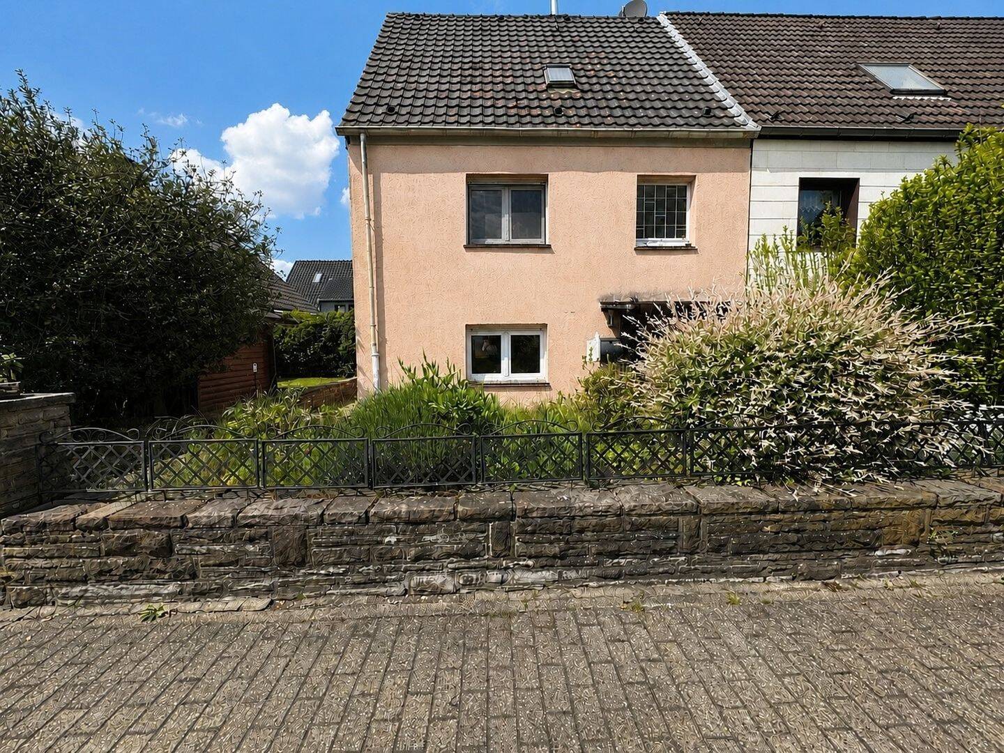 Sanierungsbedürftige Doppelhaushälfte mit Anbau und großem Potenzial in begehrter Lage von Mülheim-Saarn!, 45481 Mülheim an der Ruhr (Broich Saarn Saarn/Mintard Saarn/Selbeck)