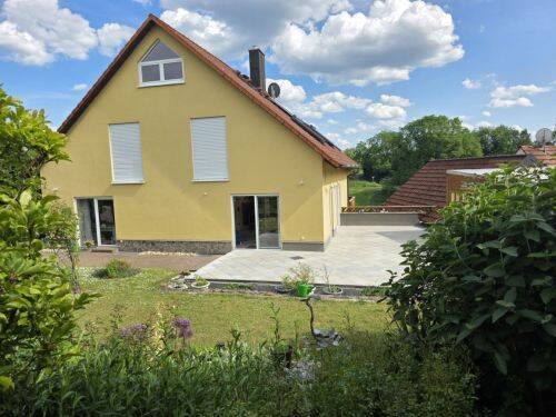 Wohn- und Geschäftshaus mit Lagerflächen, herrlicher Blick, 3 Garagen-StPl, + 4 StPl,  in 97534 Waigolshausen-Hergolshausen zwischen Würzburg / Schwei, 97534 Waigolshausen