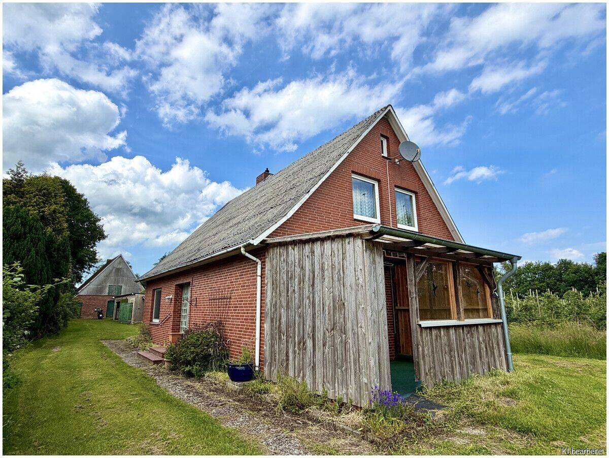 Modernisierungsbedürftiges Einfamilienhaus mit landwirtschaftlicher Fläche in Drochtersen-Hüll, 21706 Drochtersen