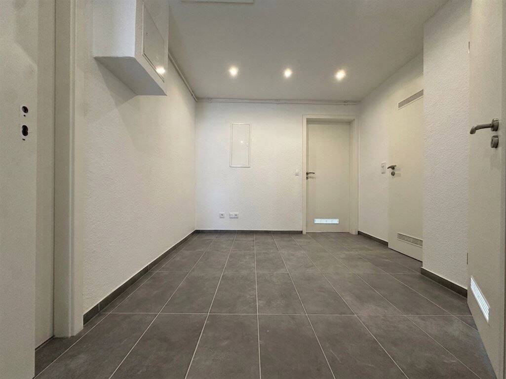 Wohnen über den Dächern: Sanierte 4-Zimmer-Wohnung im 5.OG ohne Aufzug, 63067 Offenbach am Main (Kaiserlei Offenbach am Main)